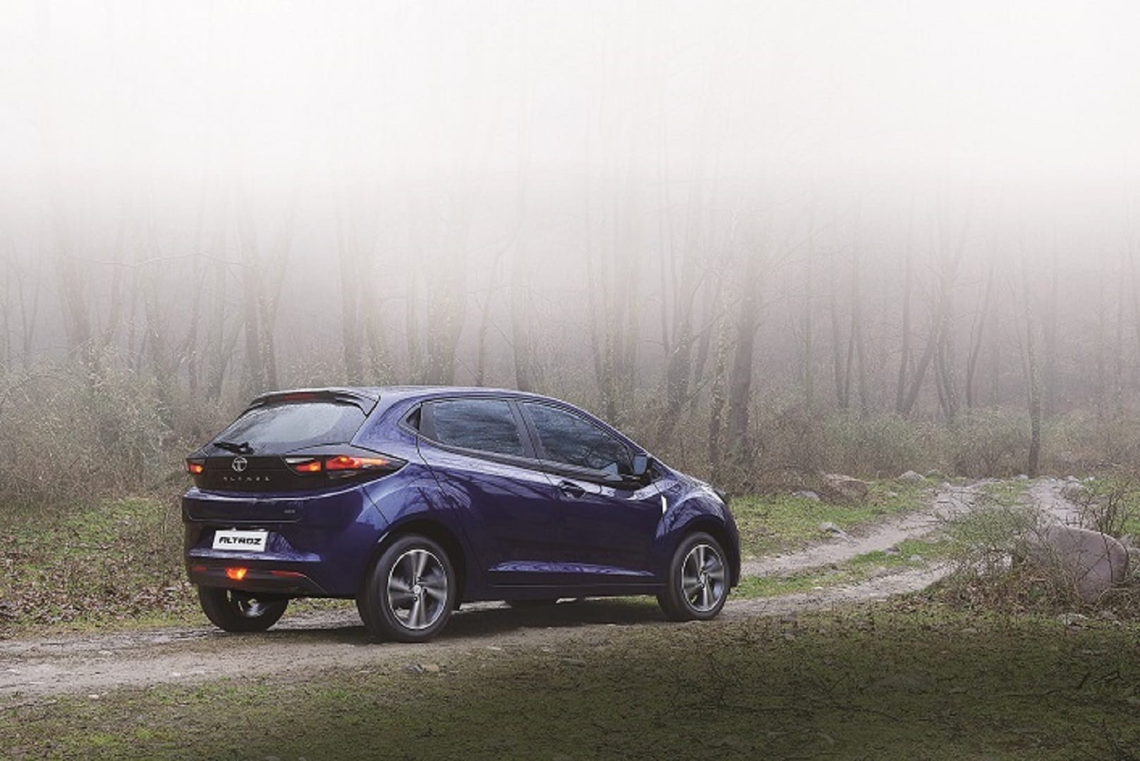 Tata Altroz Automatic 2022 Variant Launched in India Tata Altroz Dual Clutch Automatic Tata Altroz New Variant Tata Motors