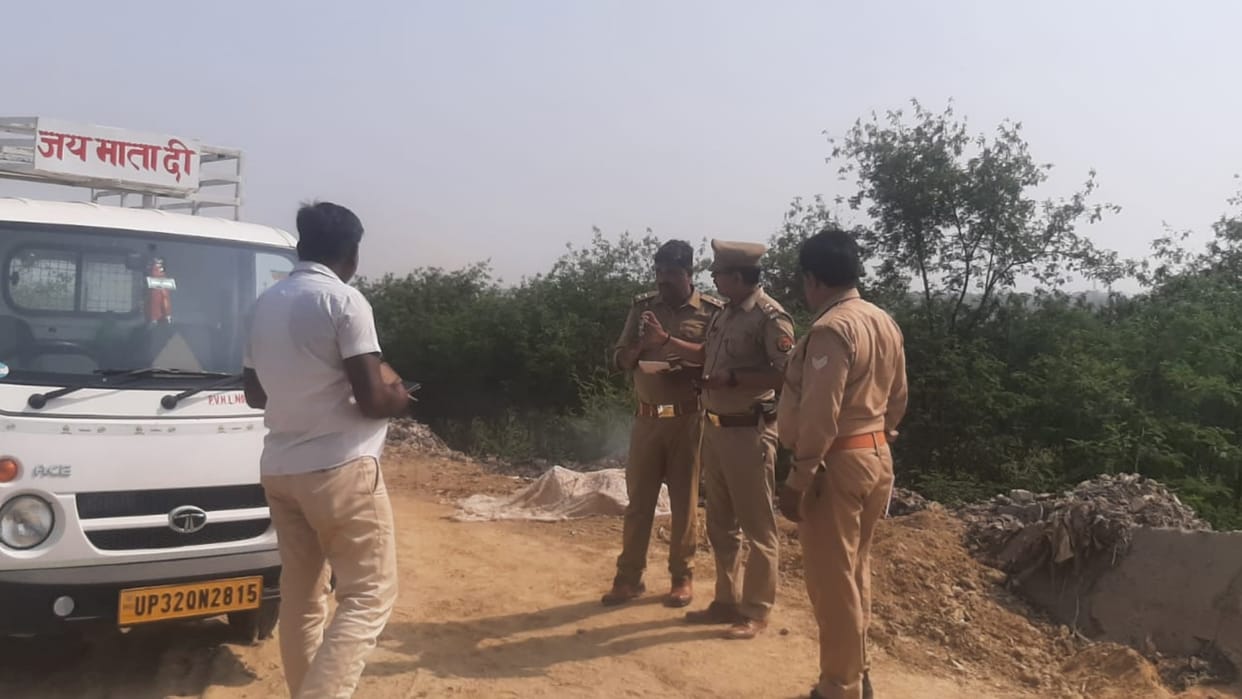 A woman's burned body found in thakuganj thana in Lucknow.