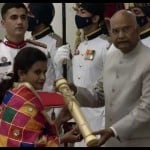 पद्म भूषण पुरस्कार प्राप्त करतीं गुरमीत बावा की बेटी गिलोरी बावा।