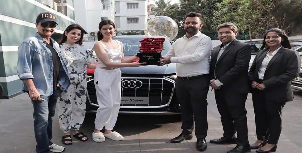 sanjay kapoor daughter shanaya kapoor bought new audi car photo goes viral on internet