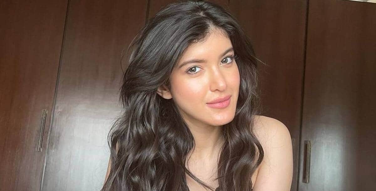 sanjay kapoor daughter shanaya kapoor bought new audi car photo goes viral on internet