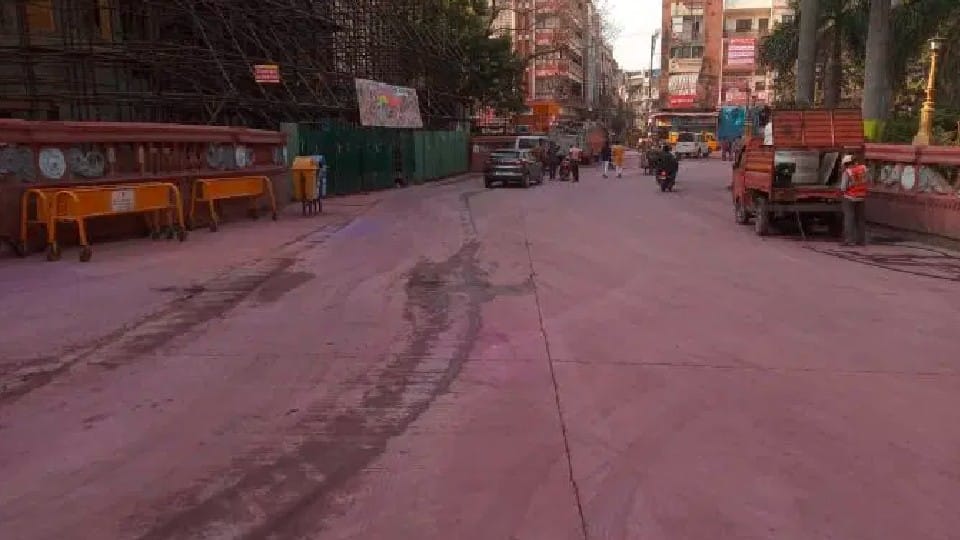 Indore: Garbage picked up from JCB, road washed by tankers, 700 cleaning friends dazzled the road on sight