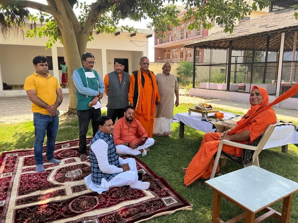 Mathura: Shankaracharya's visit to India: Jagadguru Adhokshajanand reached Govardhan after completing Narmada Parikrama