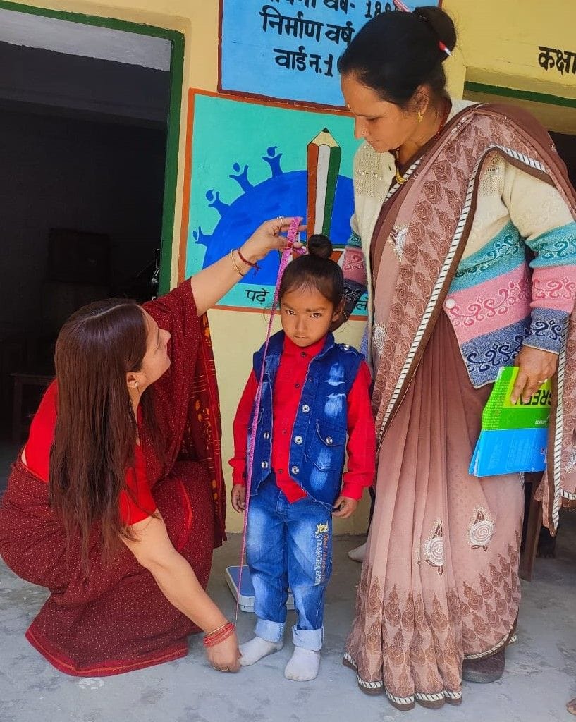 Nagar Panchayat President distributed nutritious food in Anganwadi center