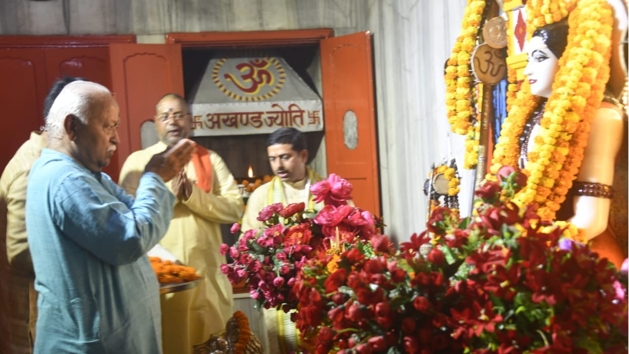 Mohan Bhagwat visited Baba Gorakhnath temple in Gorakhpur