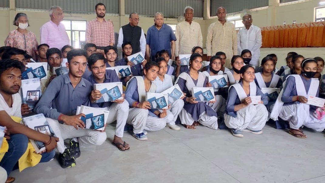 44 students were given tablets