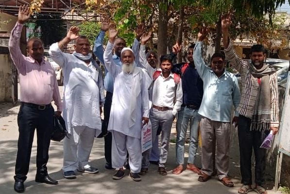 Khatauni did not come out, angry villagers demonstrated