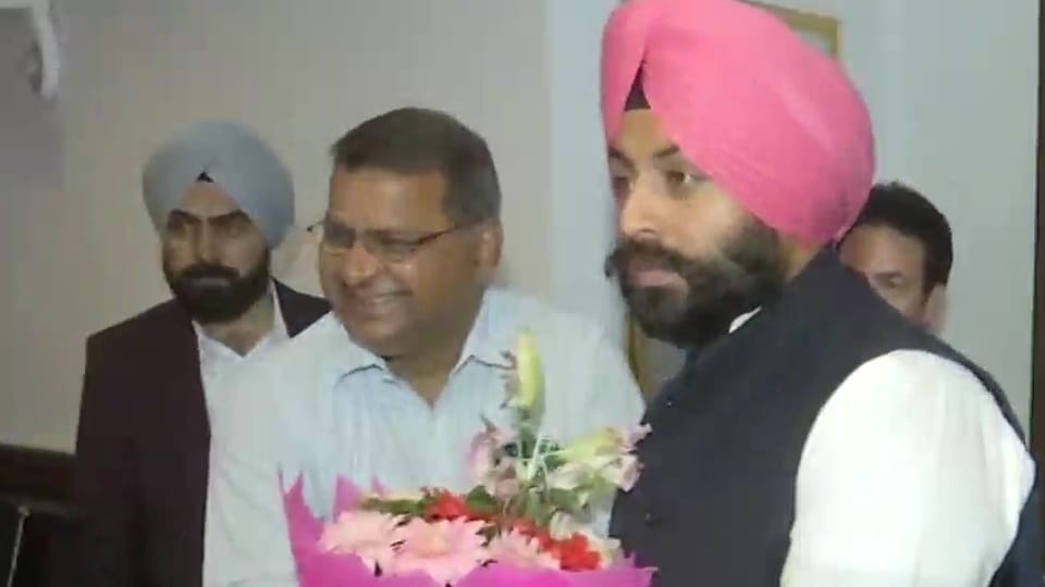 Punjab Ministers takes charge in Chandigarh harjot bains takes charge as law and tourism minister