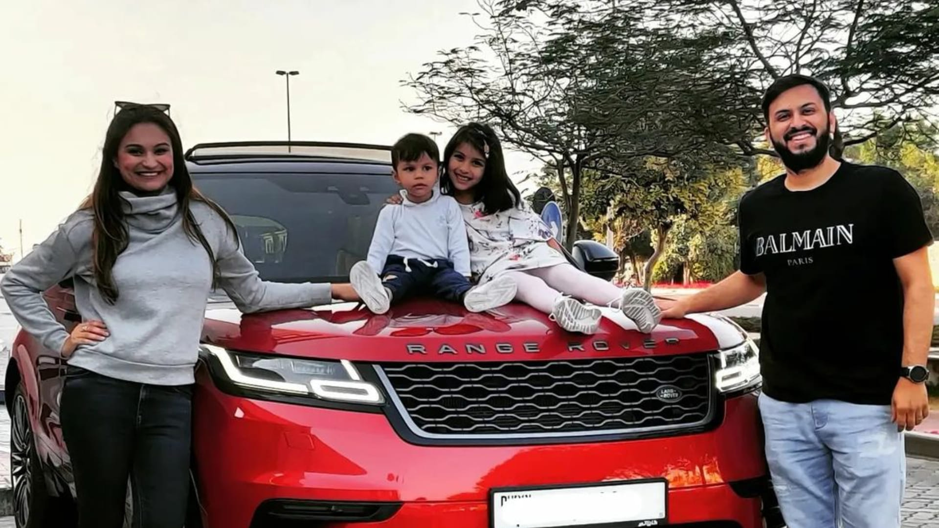 Rahul Mahajan second wife Dimpy ganguli announces her third pregnancy with husband rohit roy