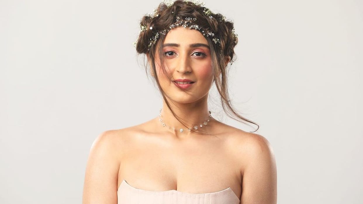 Dhvani Bhanushali Net Worth 2022 Income House Car collection Celebrity Lifestyle