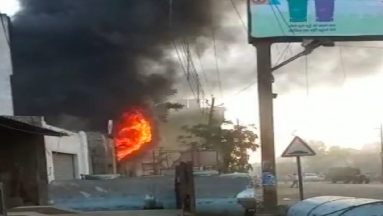 free fire in a Motor garage in shamli UP, many cars burnt