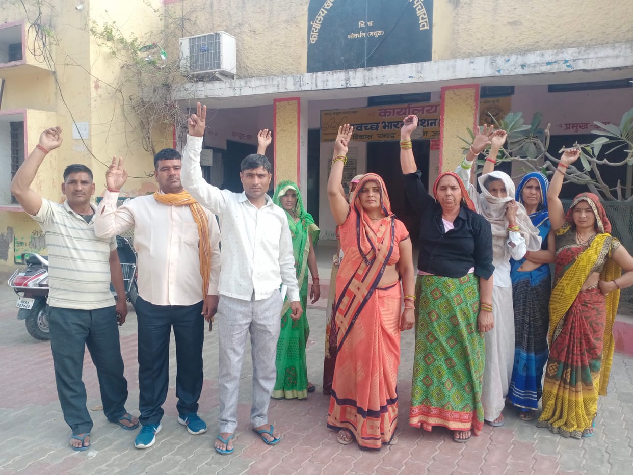 Mathura: The treasurer of the aid group accuses the president of Gavan