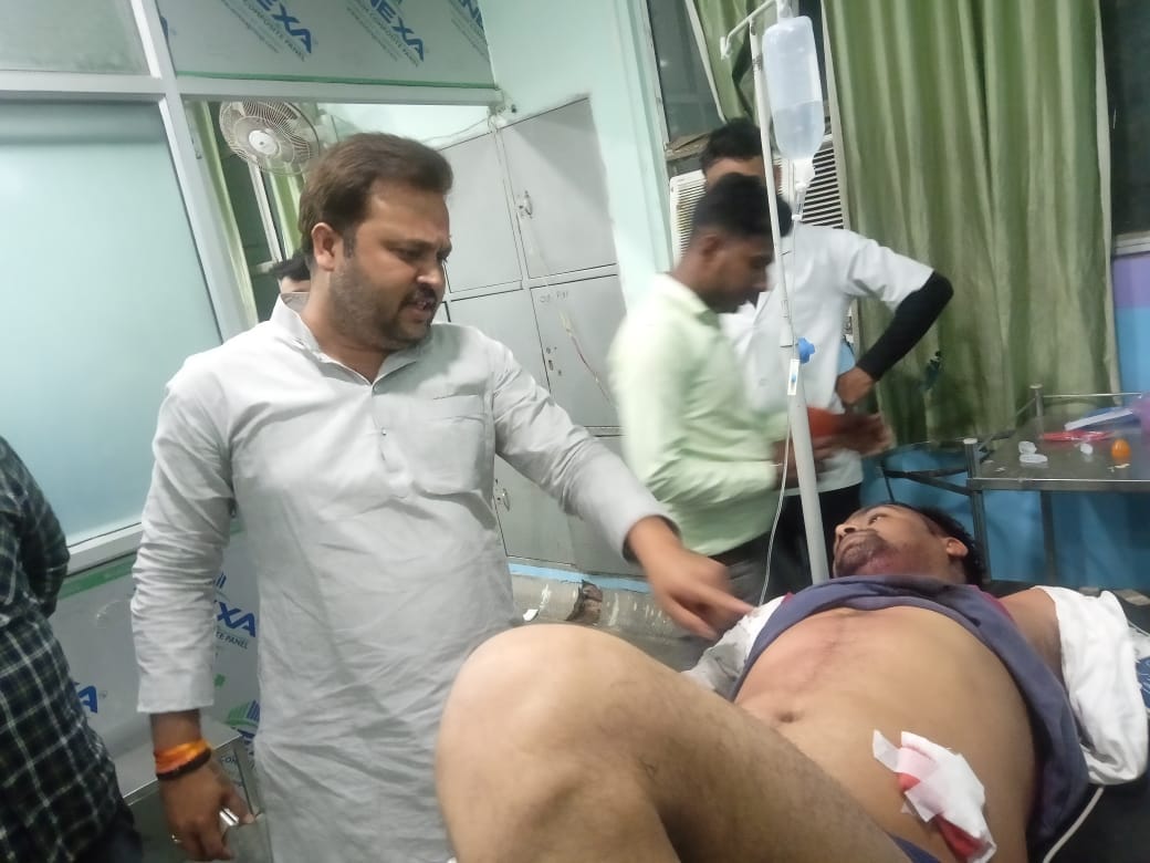 etawah news,When the couple was stopped from robbing, the miscreants shot the head