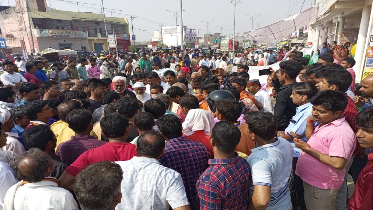 Maharajganj: Outrage over the murder of advocate Gaurav demand to arrest the killers