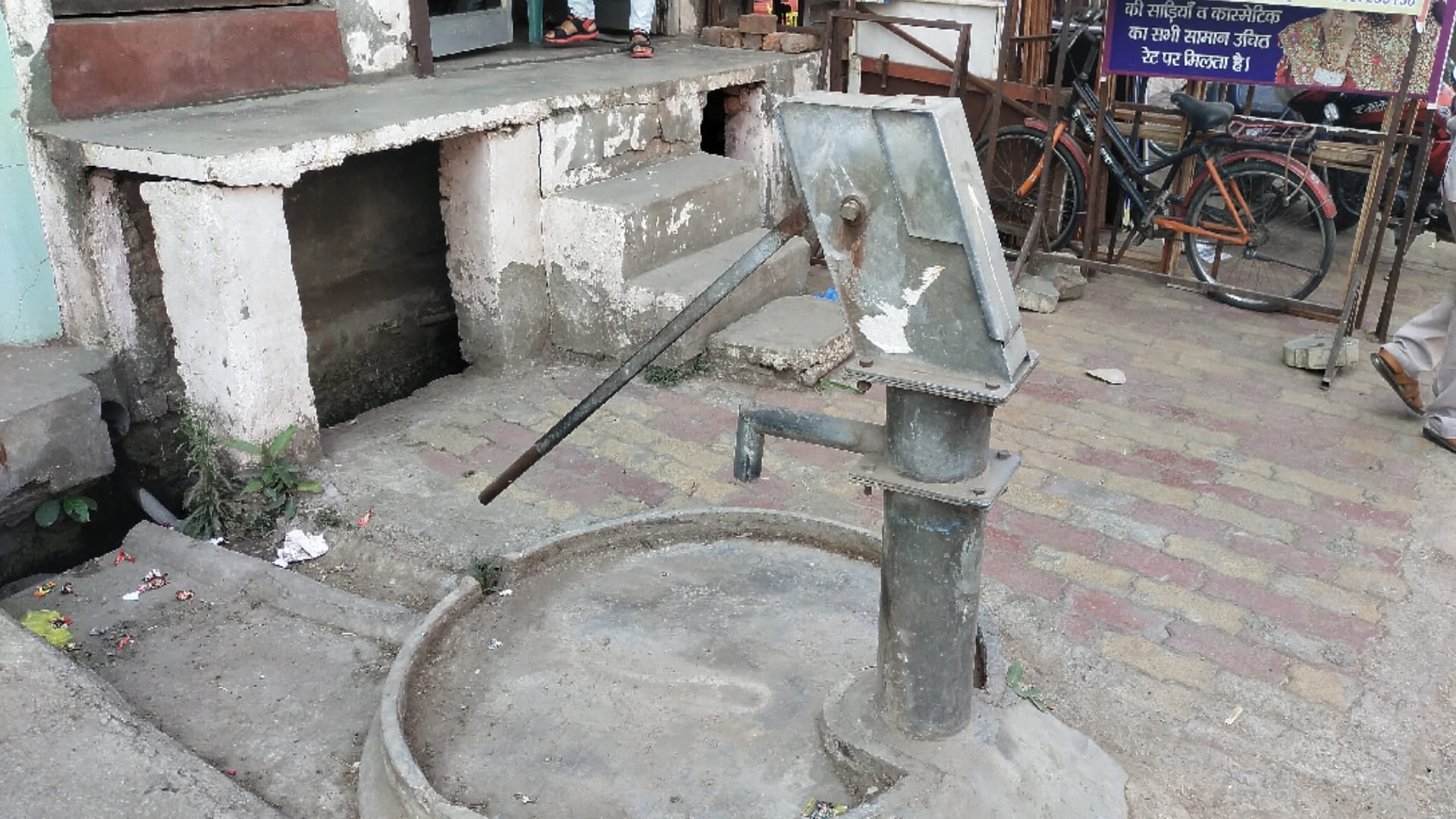 Amar Ujala Investigation: more than 12 hundred hand pumps are damaged in shamli, villagers upset