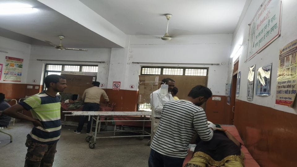 Two sisters jumped from moving train at Shikohabad railway station in firozabad