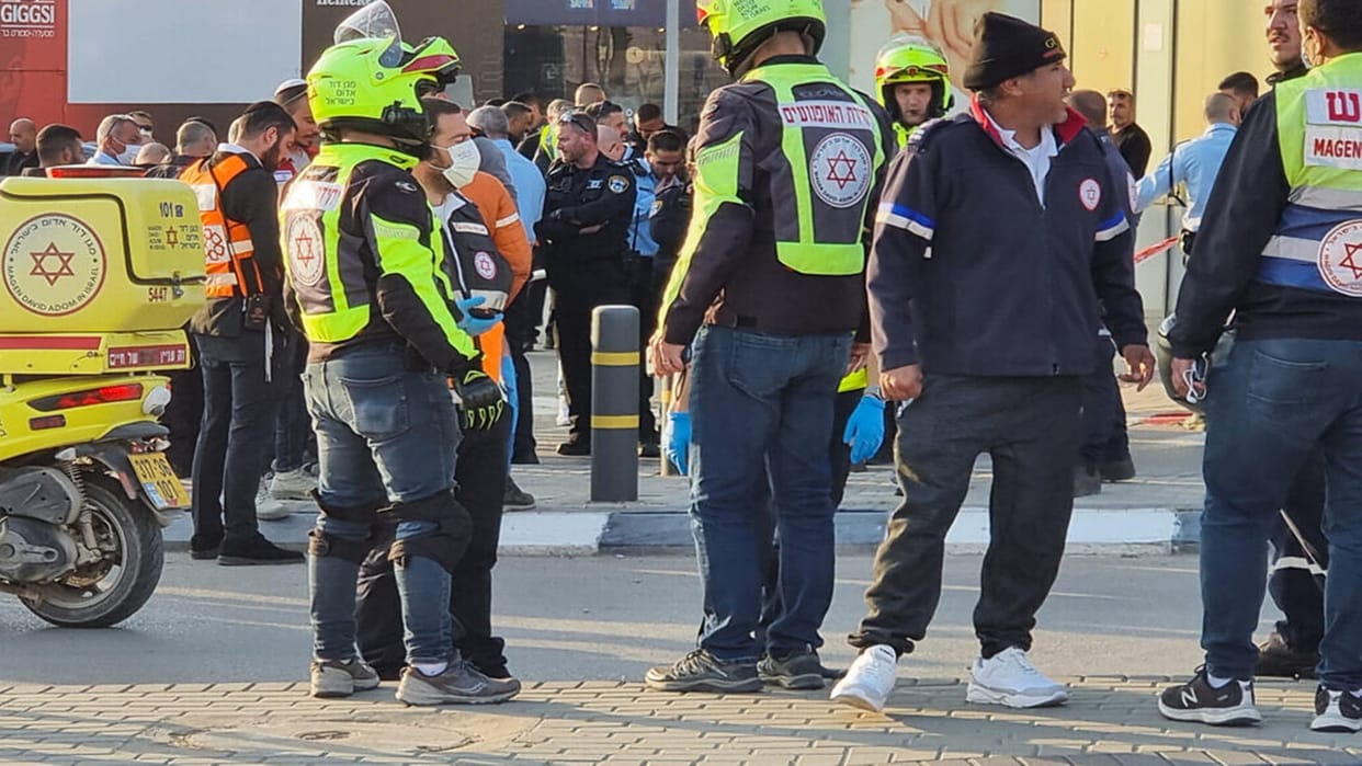 Israel Stabbing Attack several killed and injured in Beersheba Attacker Shot Dead by Civilian news and updates
