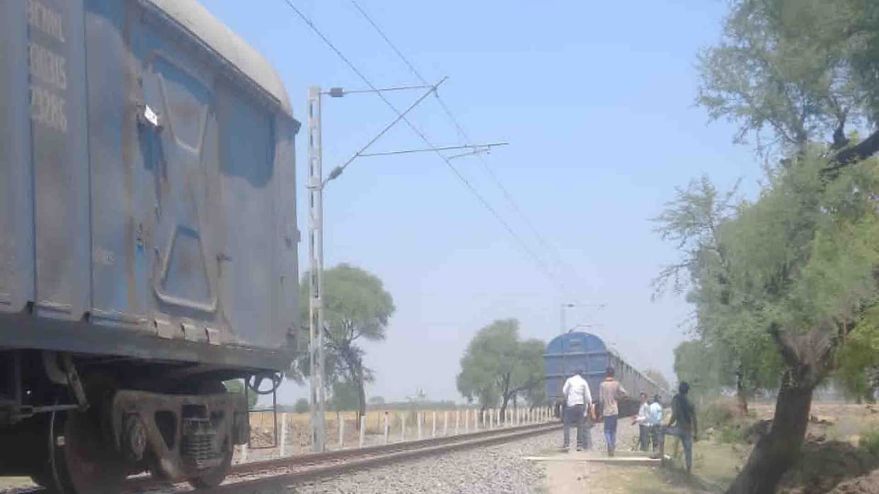Hamirpur: Goods train divided into two parts