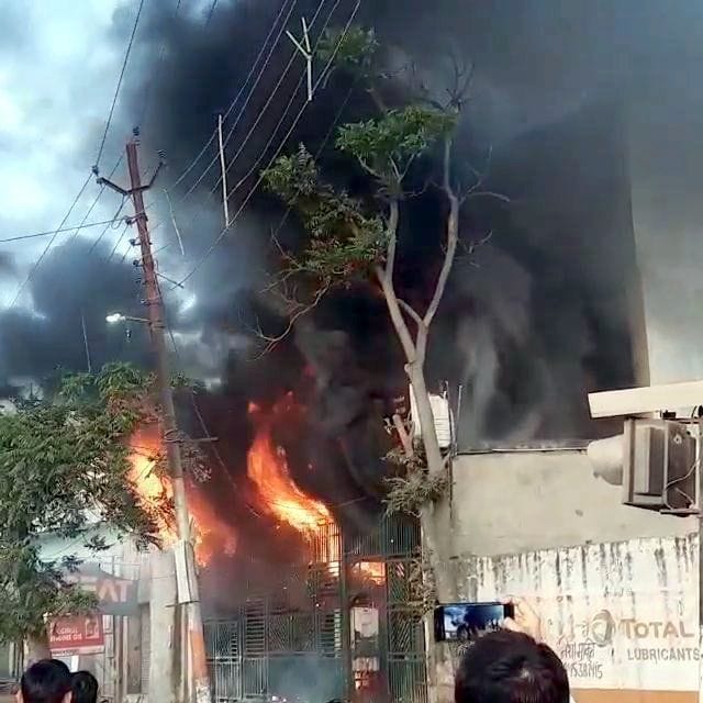Massive fire broke out in Mahadev Motors of the city