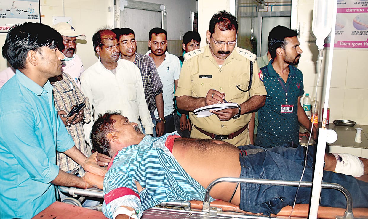 Bike riding miscreants looted Rs 1.65 lakh by shooting a petrol pump salesman