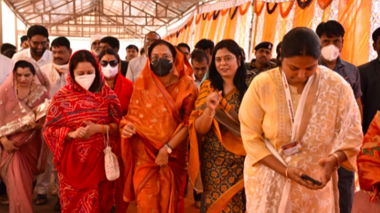 Sadhna Singh reached Karila fair: CM's wife visited mother Janaki, prayed for the prosperity of the state
