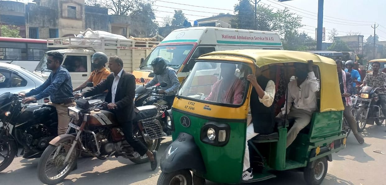 Vehicles of politicians standing on the road, people stuck in jam