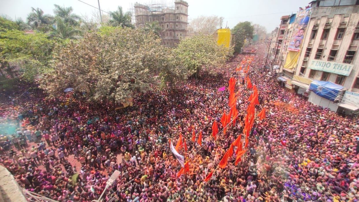 Indore: Lakhs of people gathered in colorful gar, colors blown by missiles, chanted Bharat Mata with saffron flag