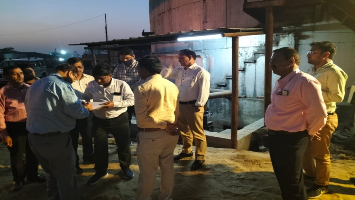 Muzaffarnagar: Production plant of Mansoorpur Distillery sealed on DM order after spreading pollution