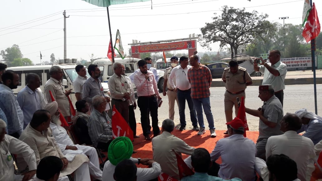 For road construction, people blocked the road by putting trolleys, the department demanded three months' time