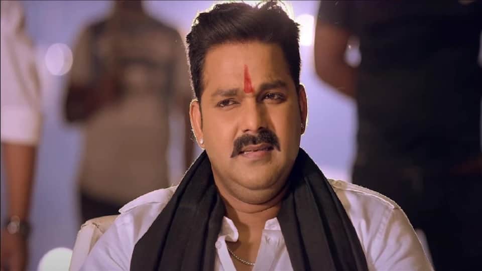 bhojpuri actor pawan singh got angry during live show on social media and started threatening to take life someone