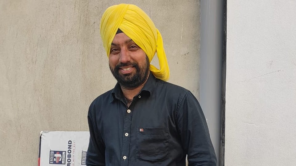 Niranjan singh of Bathinda wore turban like Shaheed-e-Azam Bhagat Singh