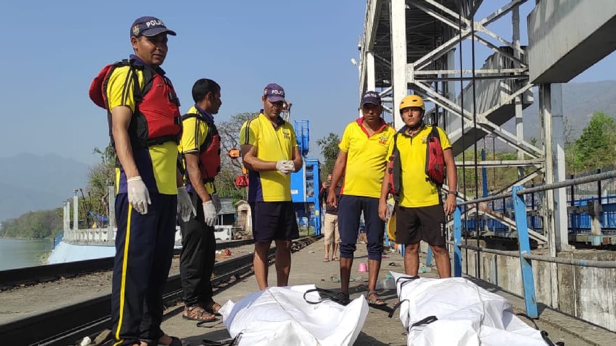 accident due to raft overturning in Rishikesh Bodies of two including Kolkata tourist recovered