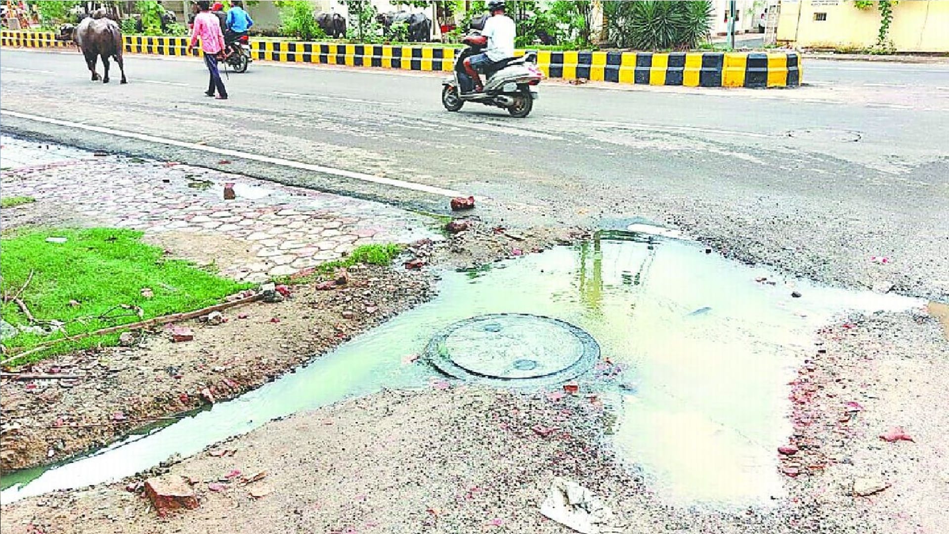 deaths in sewer in Delhi after getting trapped in sewer in Sanjay Gandhi Transport Nagar