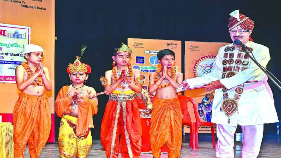 Mumbai Kabir Cafe Band performed in taj mahotsav Agra