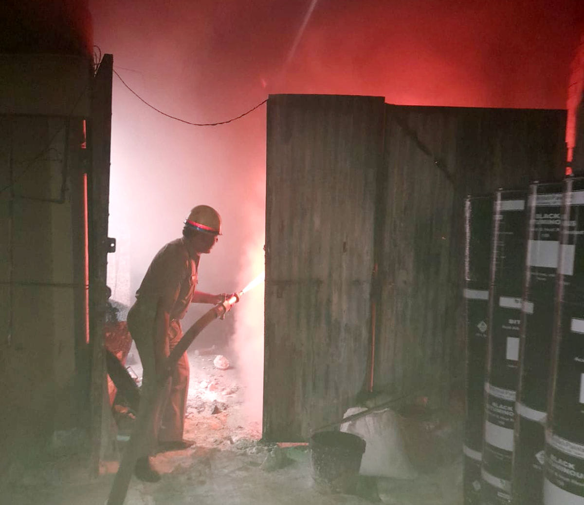 Loss of lakhs due to fire in chemical factory