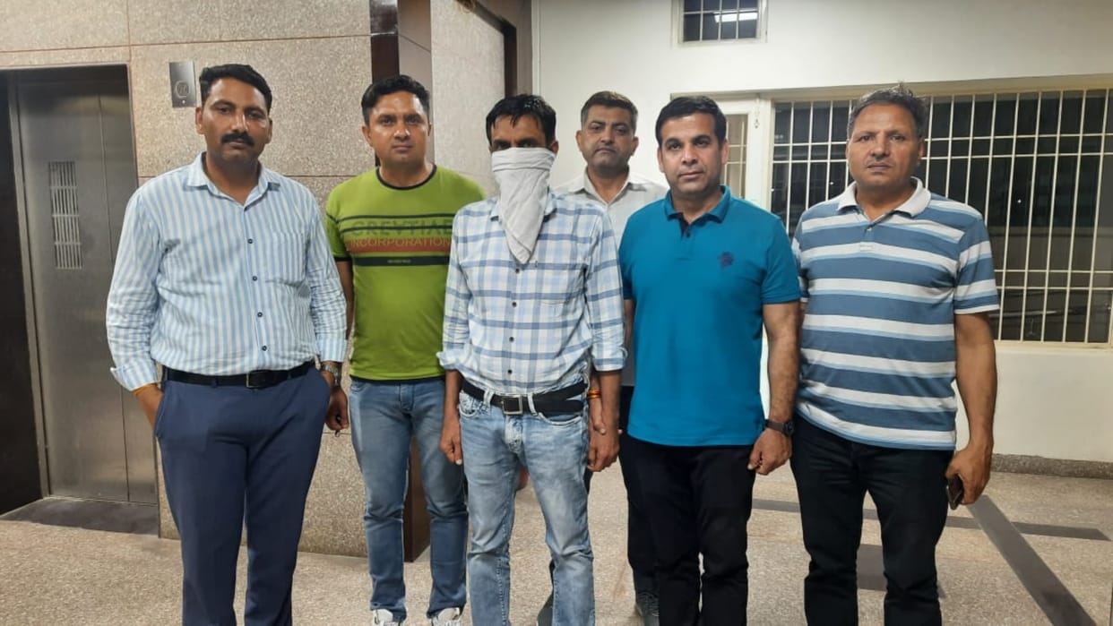 HSVP executive engineer arrested for taking bribe of 30 thousand rupees in Rohtak of Haryana