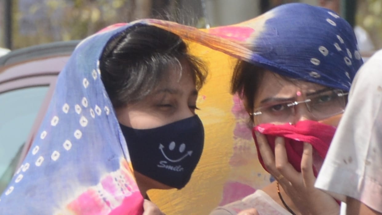 weather delhi hottest day of season in Delhi maximum temperature recorded at 39.1 degrees Celsius