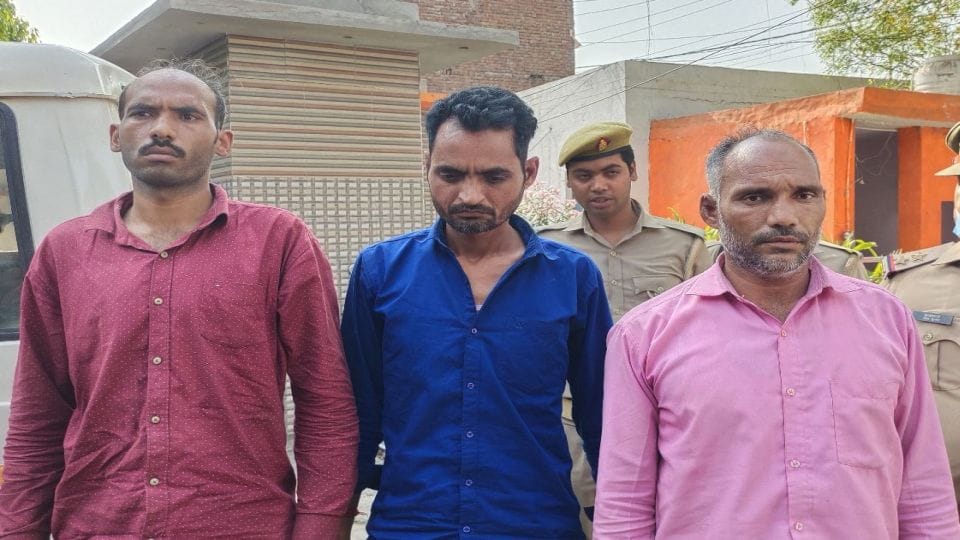 Three miscreants arrested for robbing policemen in firozabad