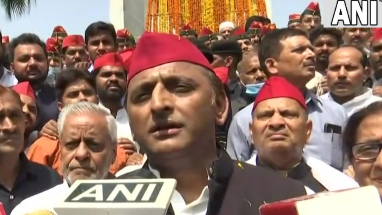 Akhilesh Yadav pays tribute to Dr Ram Manohar Lohia on his birth anniversary.