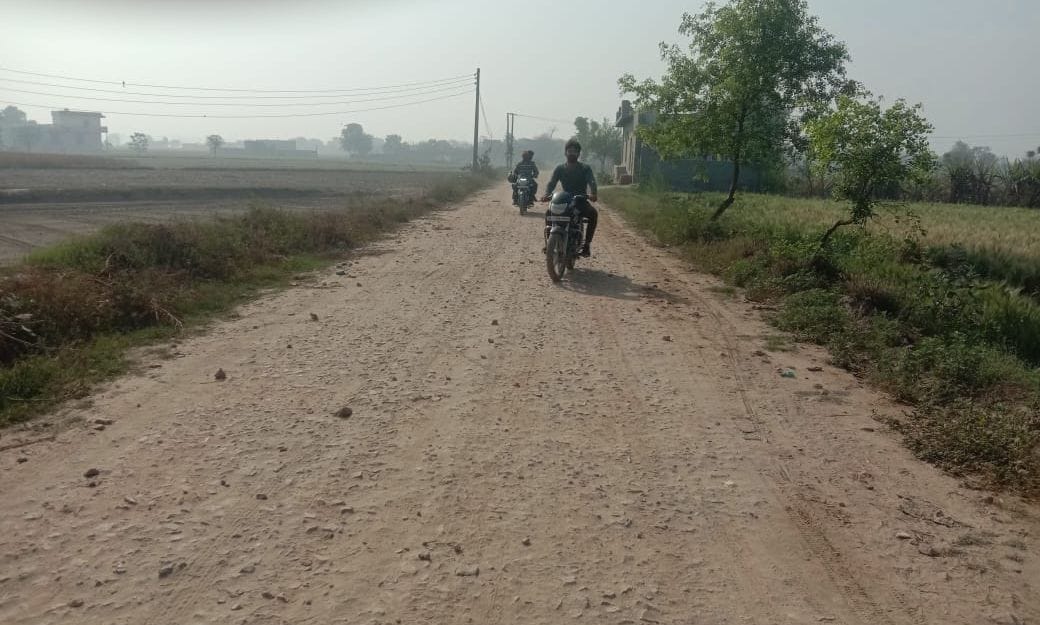 Three km long Malikpur-Sanpeda road could not be built in two years