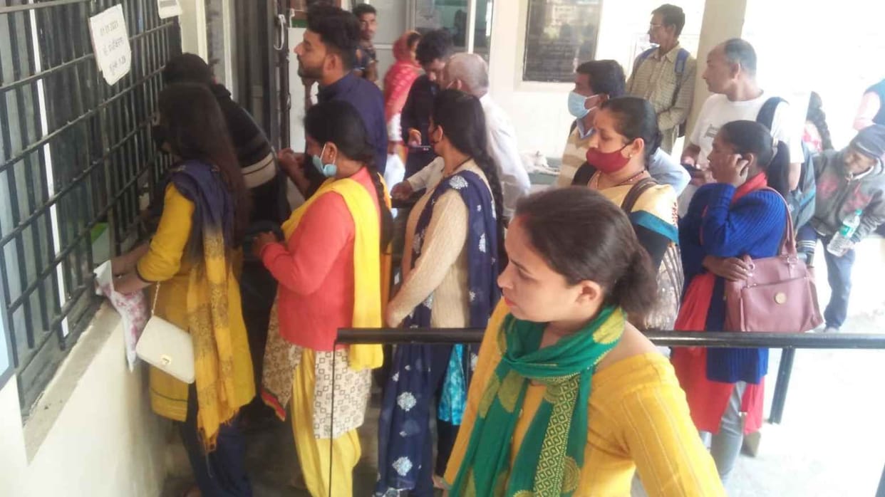 Crowd in Bageshwar Hospital