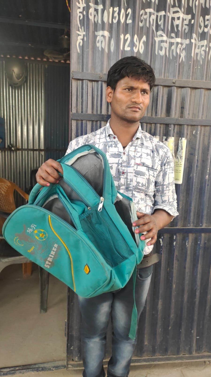 Hathras: Cut the businessman's bag and blew six lakh rupees