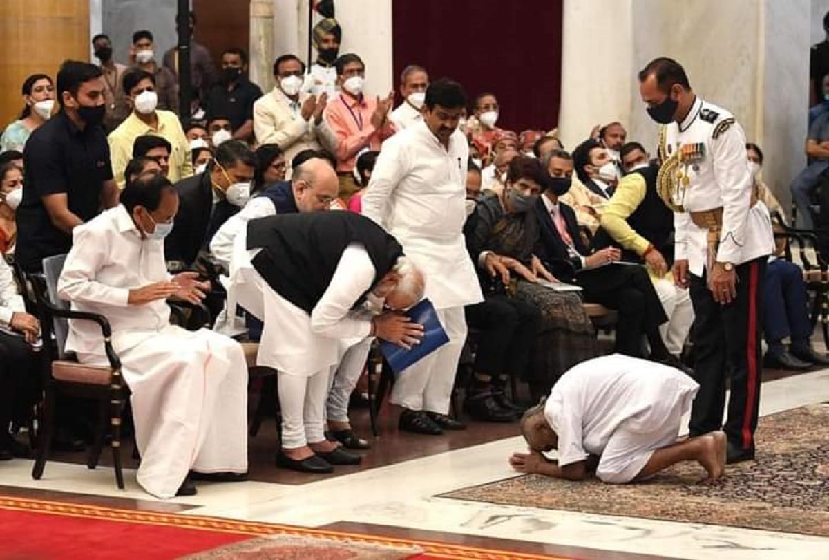 126 Years old Yoga Guru from varanasi Baba Shivanand gets Padma shri award  his Parents and sister died due to hunger