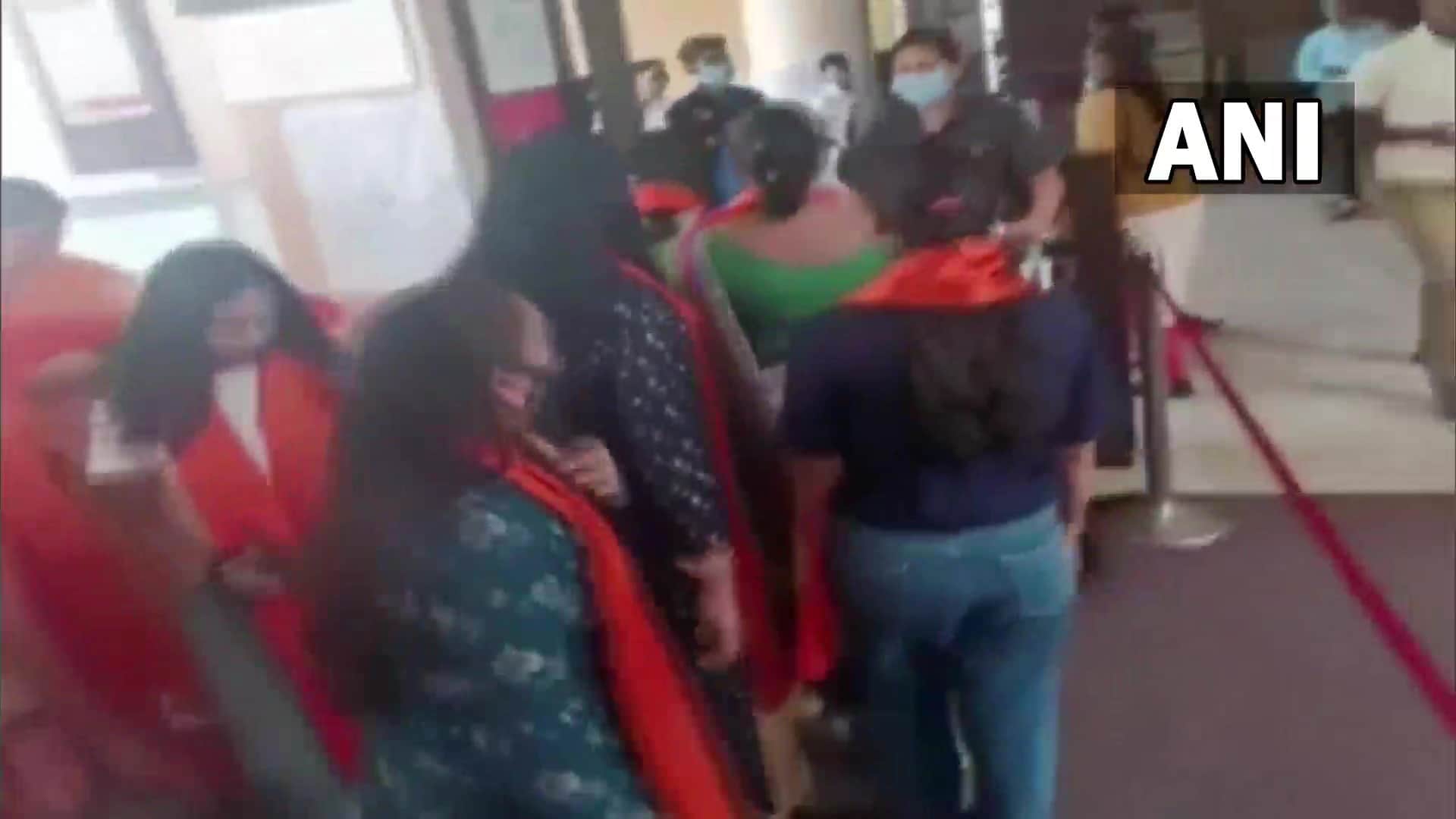 The Kashmir Files: Women reached the theater in Nashik to watch movie wearing saffron stole after the ruckus the matter reached the scuffle