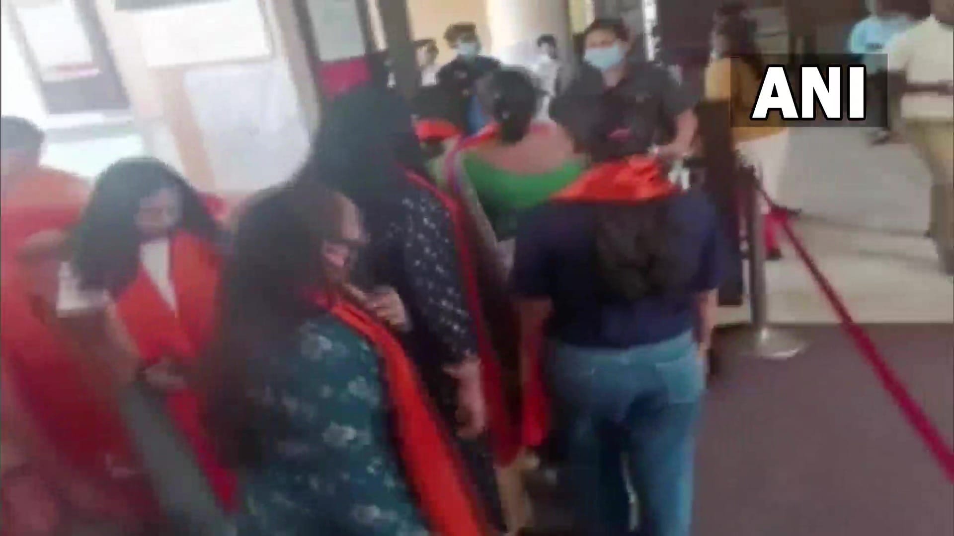 The Kashmir Files: Women reached the theater in Nashik to watch movie wearing saffron stole after the ruckus the matter reached the scuffle