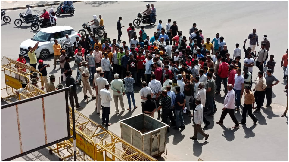 businessmans protested against demand in bikaner