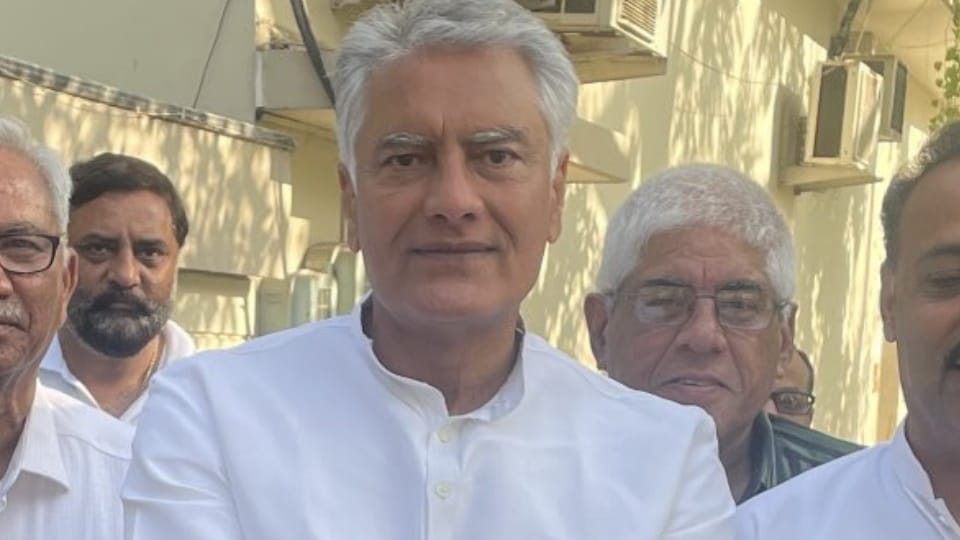 Former Punjab Congress President Sunil Jakhar tweets about meeting of sonia gandhi and g-23 leaders
