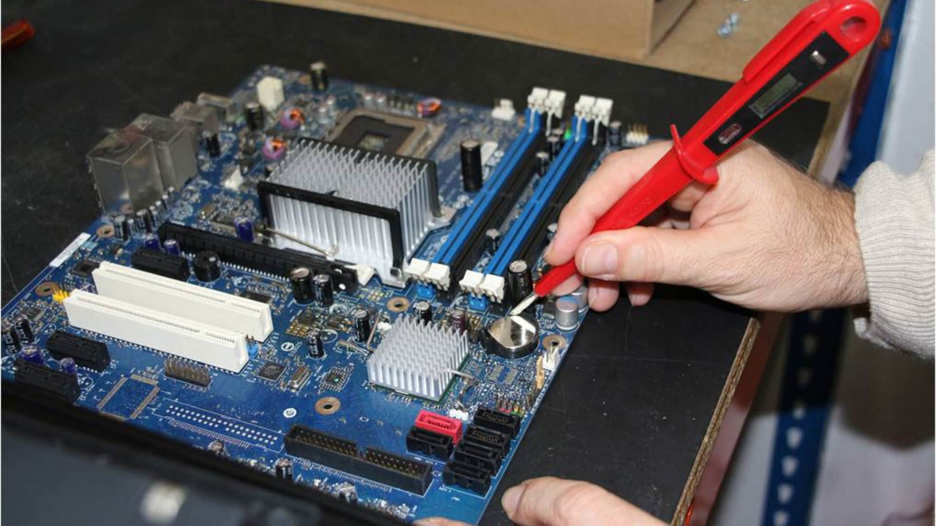 LED TV explodes in UP 17 years old dies 5 things that may cause fire