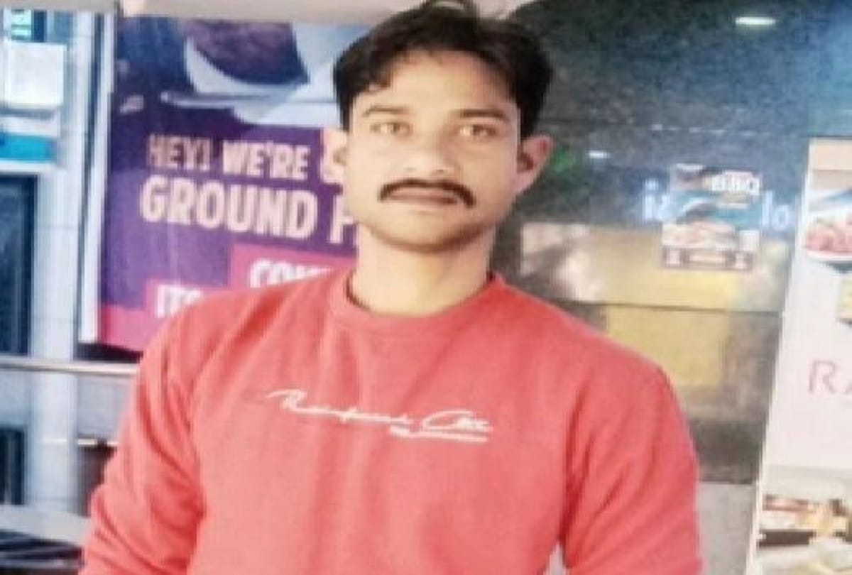 UP police daroga dies in varanasi due to bullet injury which was fired during cleaning service  pist
