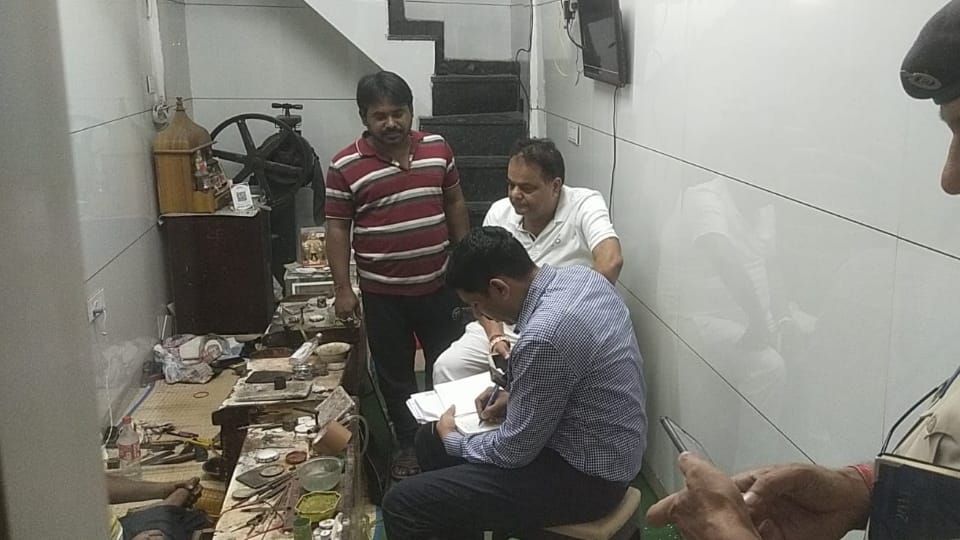Gold Jewellery and cash looted from Jewelry maker in Panipat